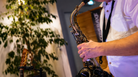 Pupitre et setlist pour un cocktail en musique